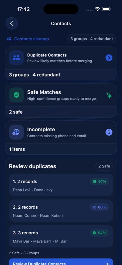 Storage Cleaner duplicate contacts cleanup review screen on iPhone